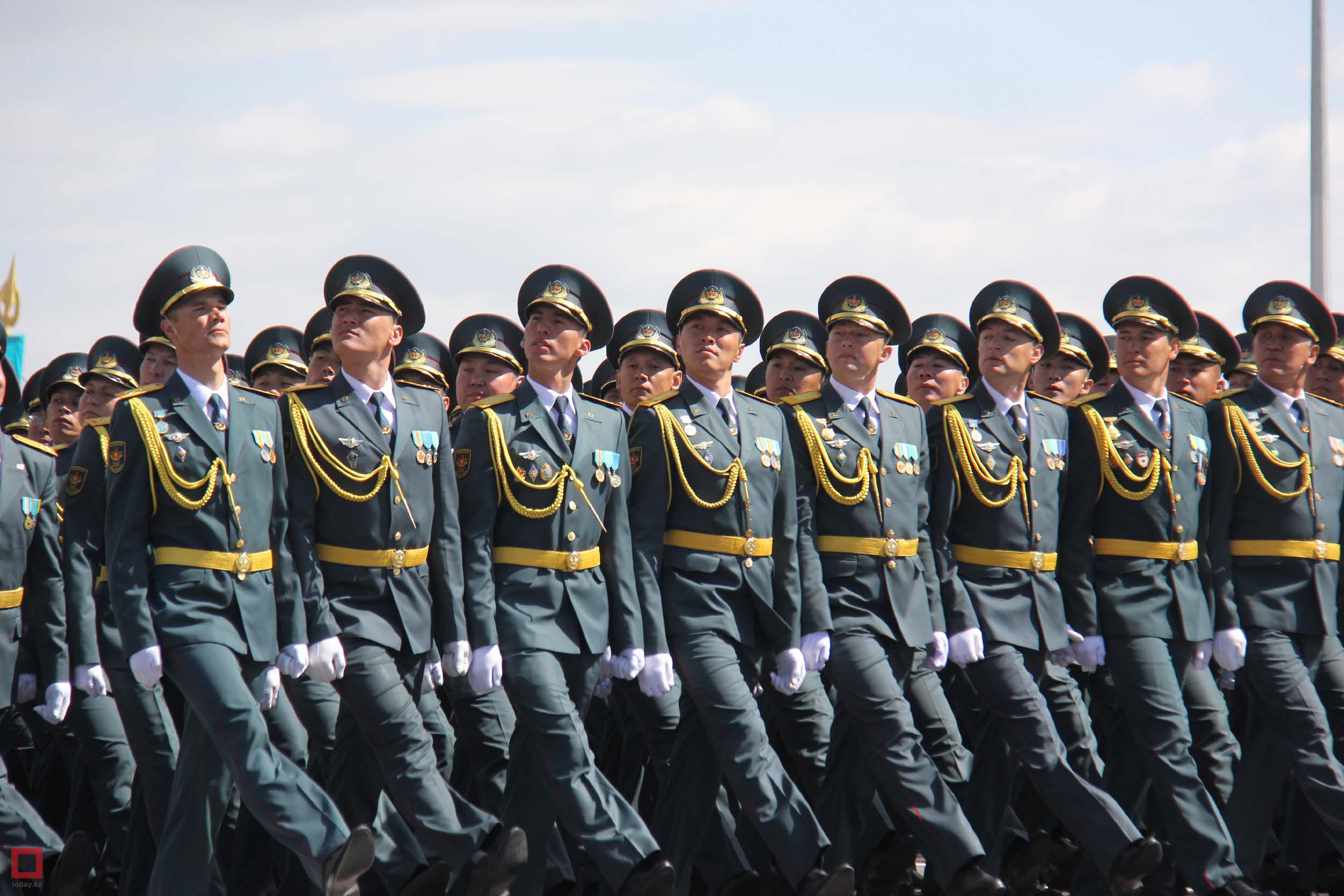 Парадная форма армии Казахстана